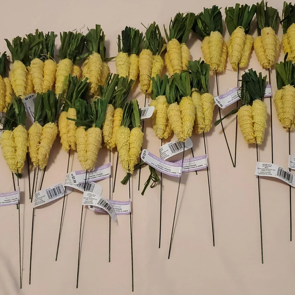 23 Yellow Carrot Picks